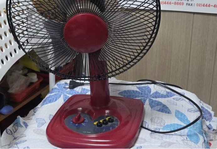 전기료가 무서워 선풍기를 끄시는 어르신